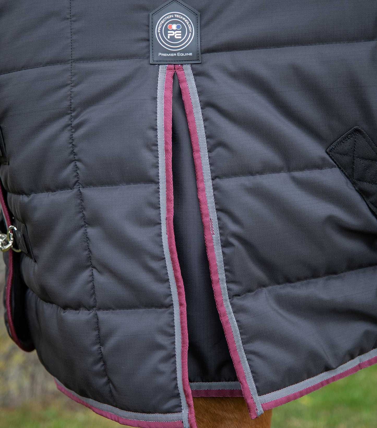 Premier Equine Garissa Stable Rug 200g Black
