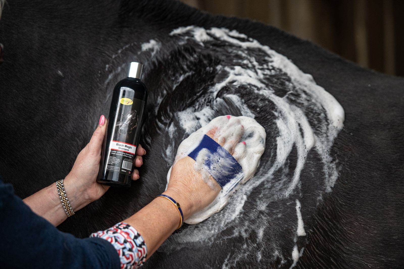 Smart Grooming Black Magic Shampoo - N P Equestrian & Pet Supplies Ltd 