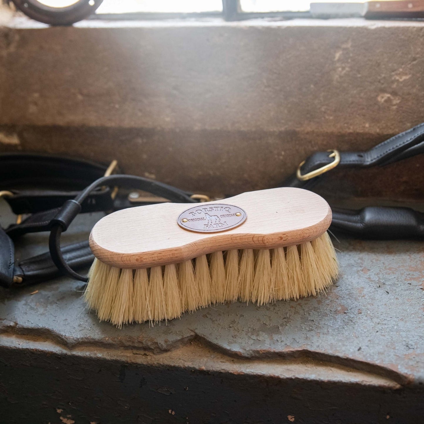 Borstiq Shaped Mex Fibre Brush - N P Equestrian & Pet Supplies Ltd