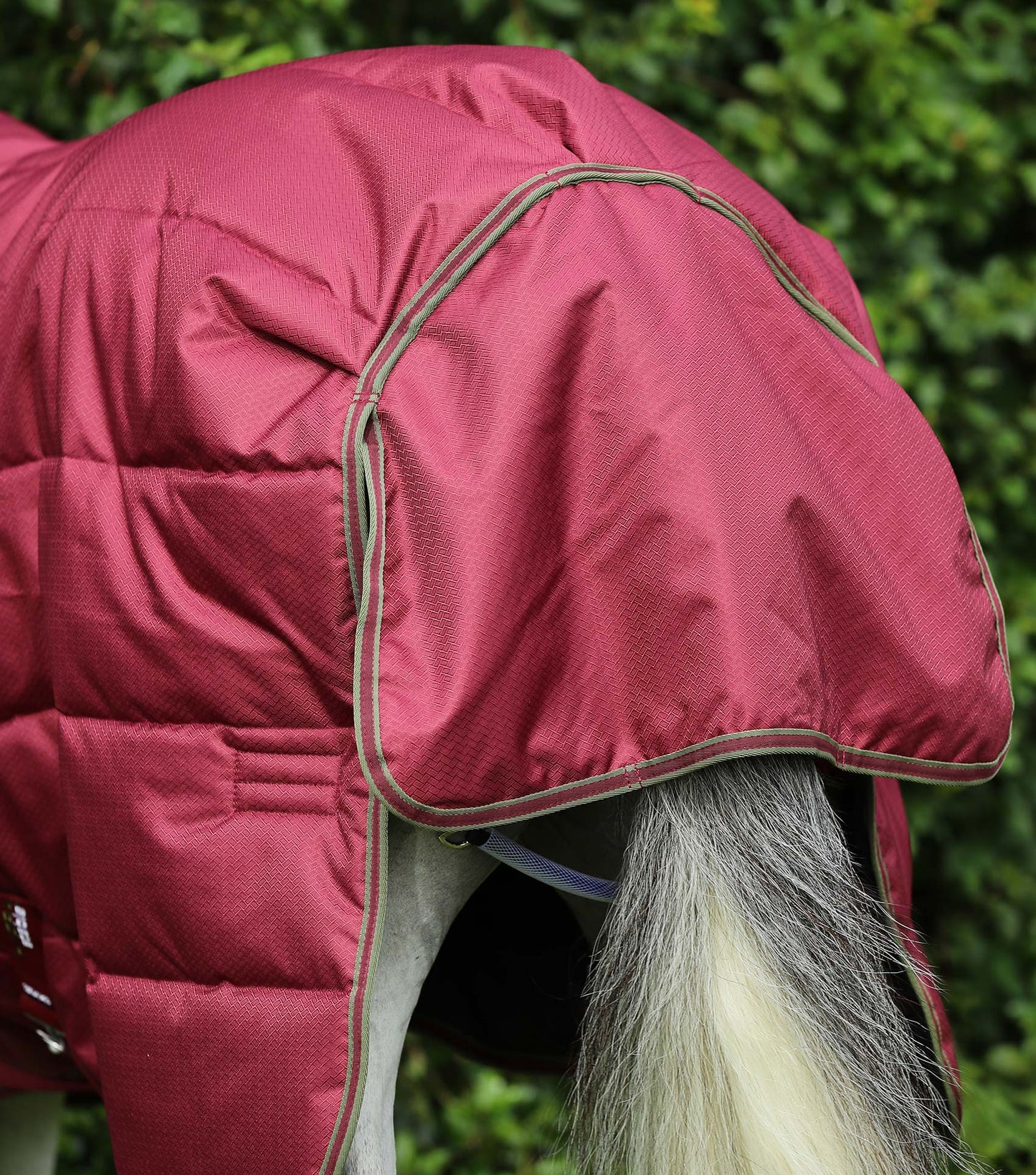 Premier Equine Hydra 350g Stable Rug with Neck Cover Wine