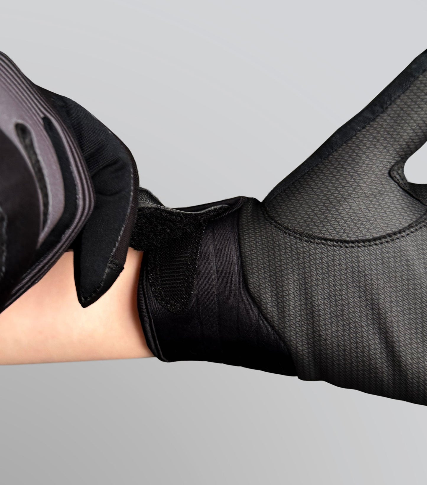 Description:Hydrex Waterproof Riding Gloves_Colour:Black_Position:4