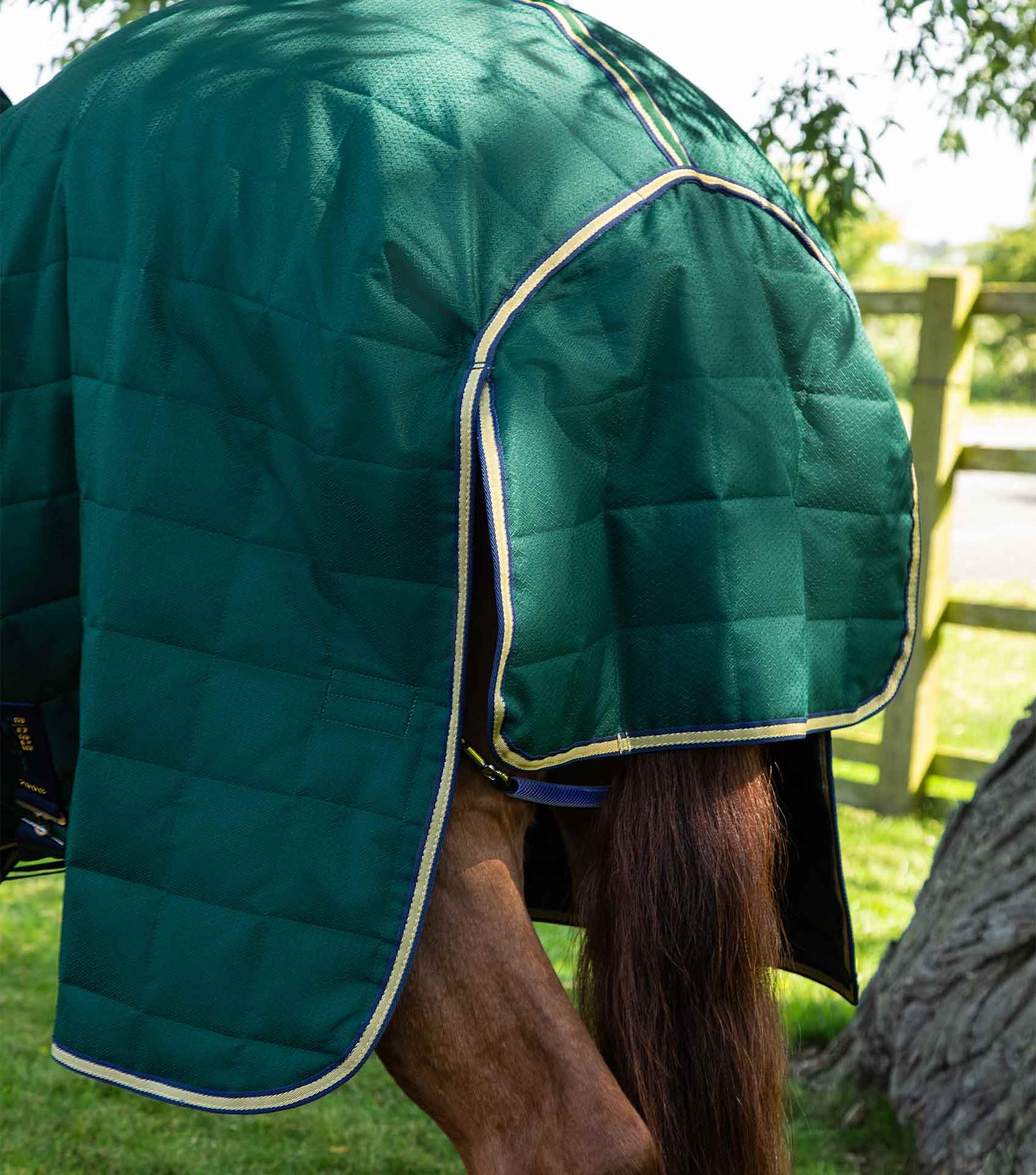 Premier Equine Lucanta 200g Stable Rug with Neck Cover Green